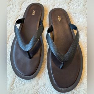 Zara Flat Rubberized Sandals / Flip Flops Size 38